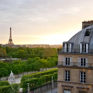 Regina Louvre Parigi